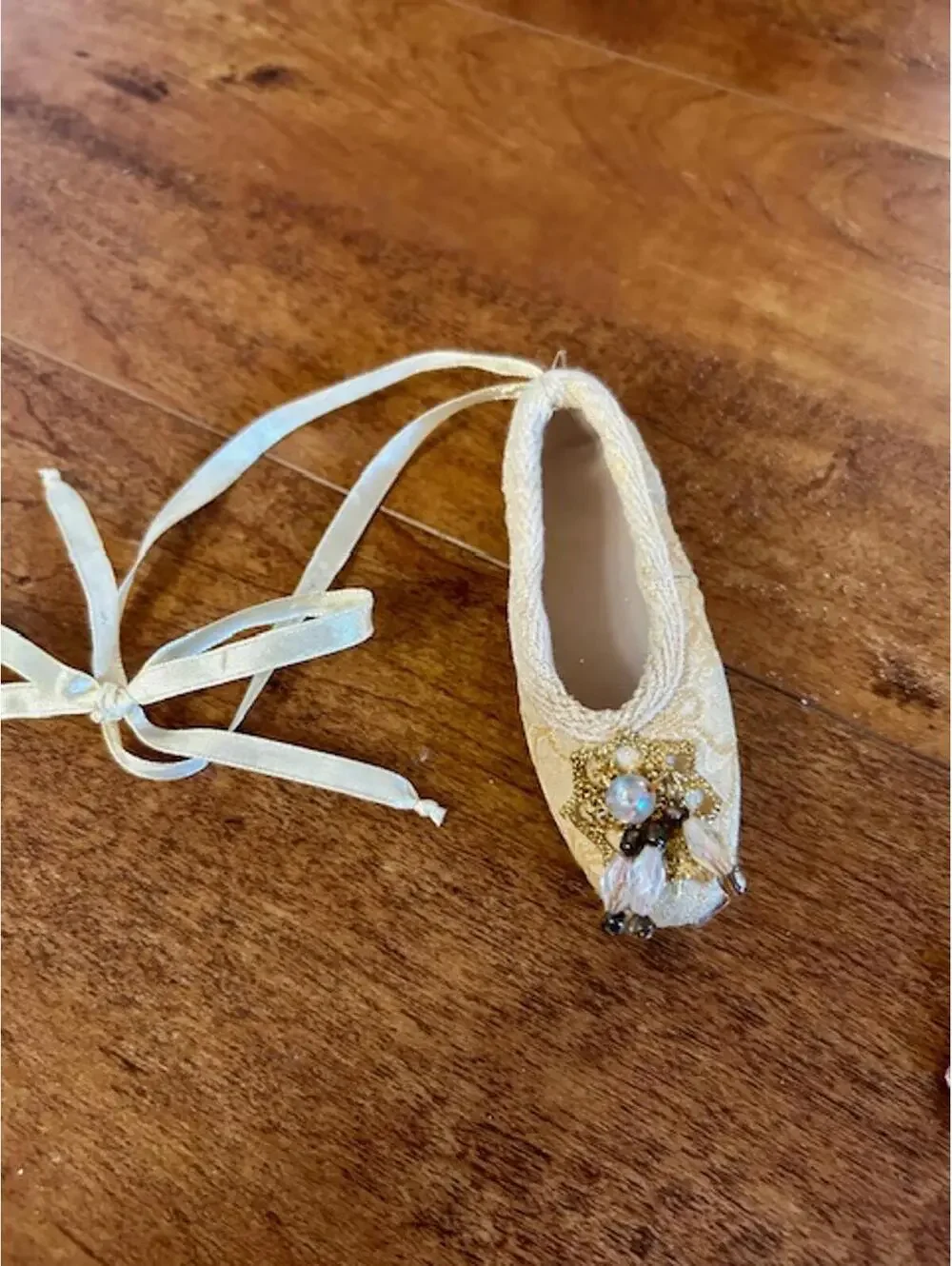 Decorative Ballet Shoe and 'I Love to Dance' Ornament Set